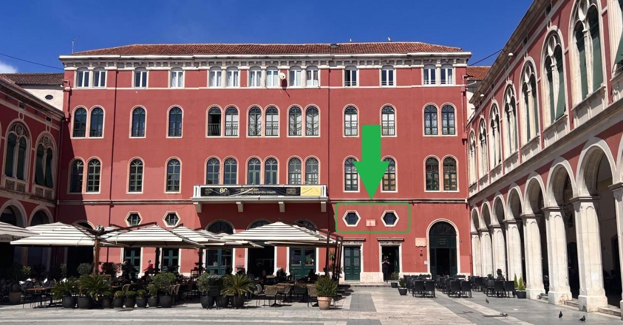 On The Square Suites Split Exterior foto