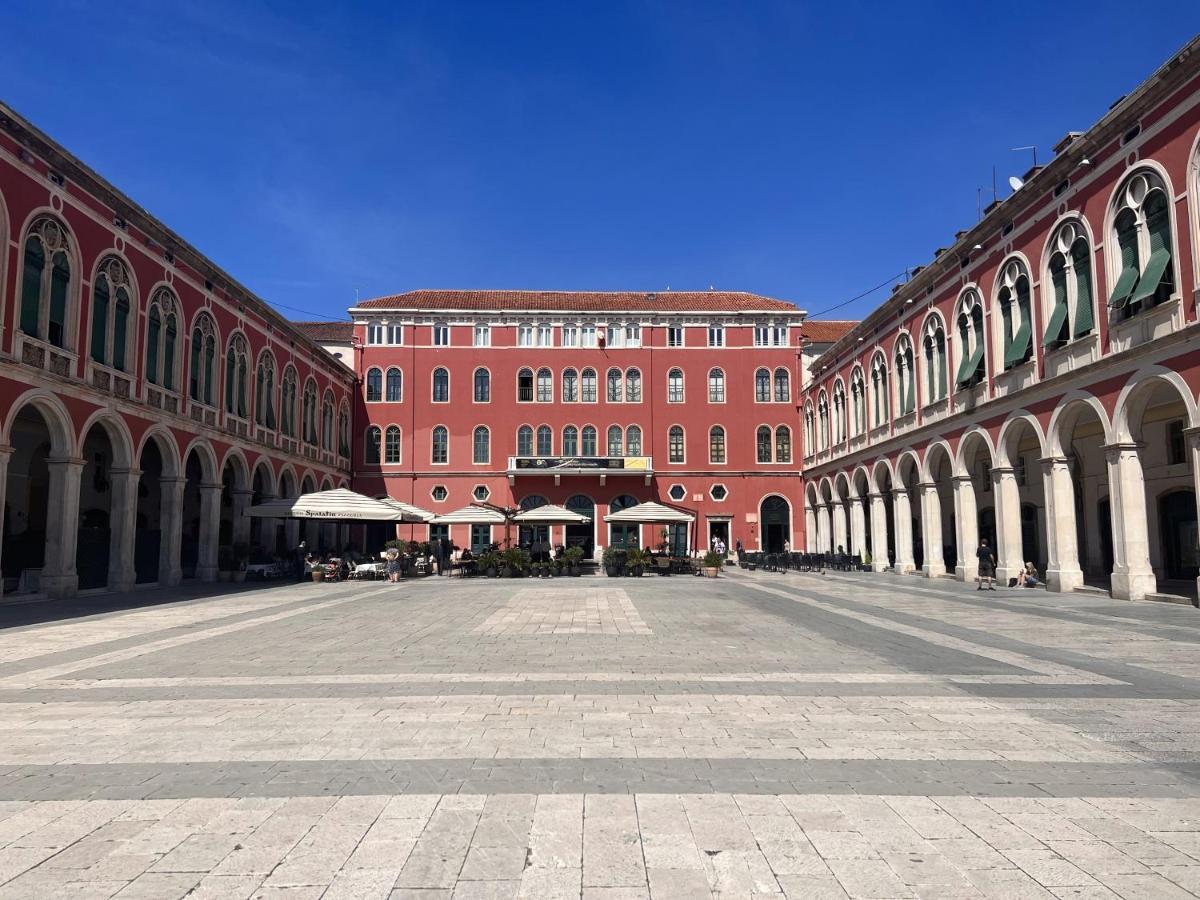 On The Square Suites Split Exterior foto