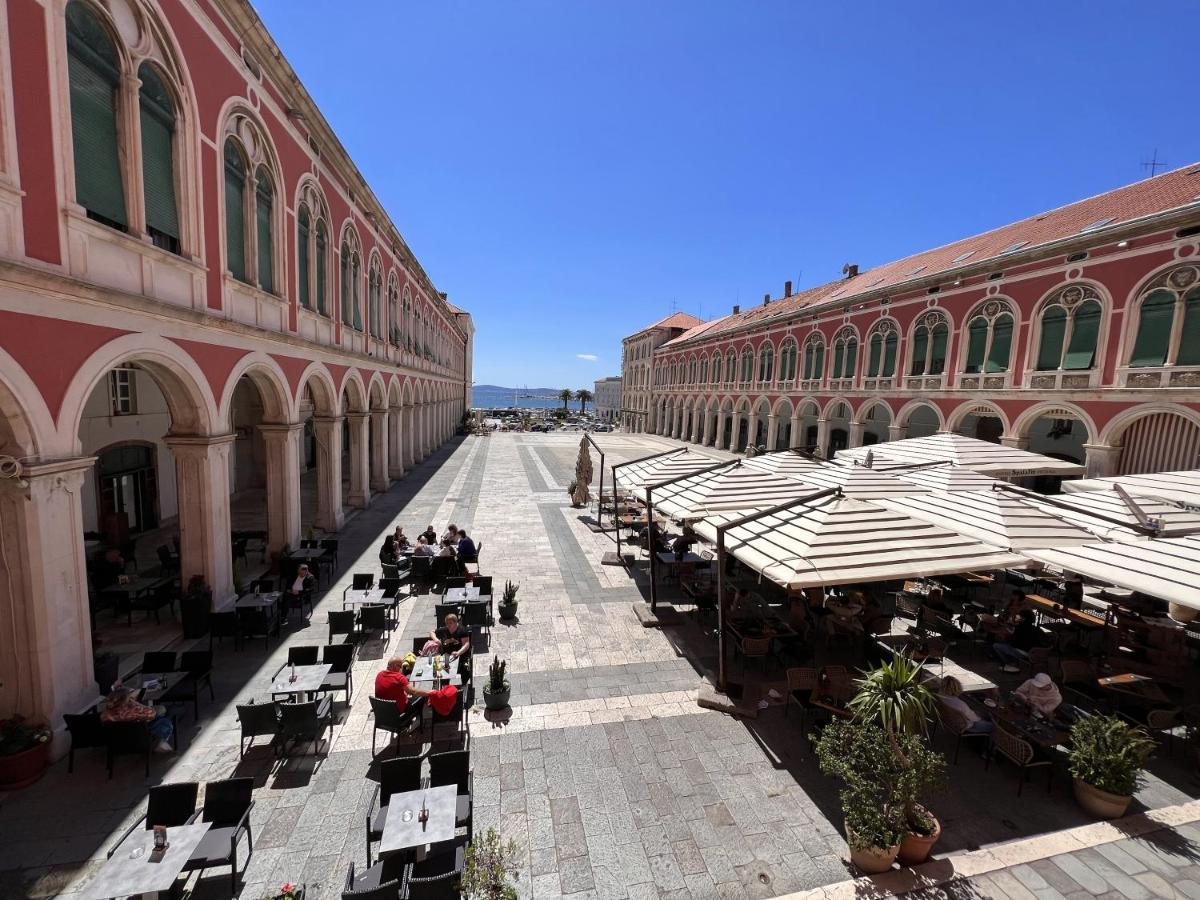 On The Square Suites Split Exterior foto