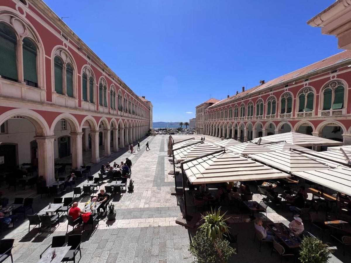 On The Square Suites Split Exterior foto